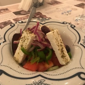 ENSALADAS - JORIATIKI SALATA