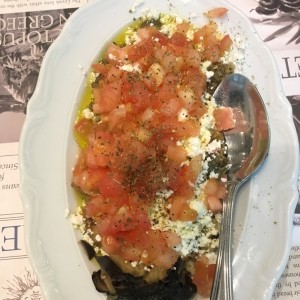 berenjena con queso feta y tomate