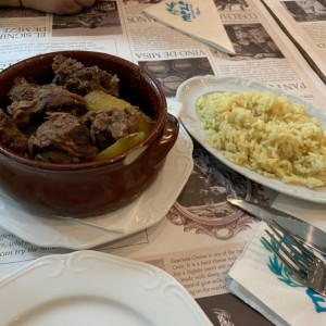 Arnaki Sto Furno con Arroz con Mantequilla (Cordero al Horno)