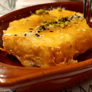 Feta gratinada con miel