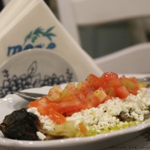 berenjena ahumada con feta y tomate 