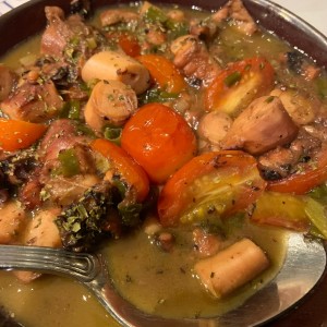 Pulpo con cebollas y tomates