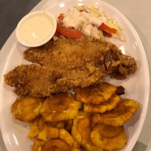 pescado apanado con patacones