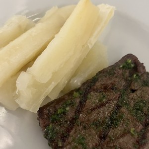 Beef con yuca sanchochada