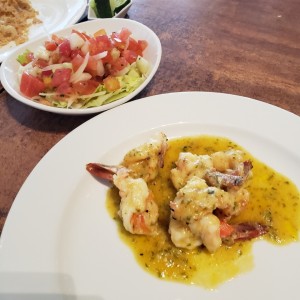 langostinos y ensalada verde