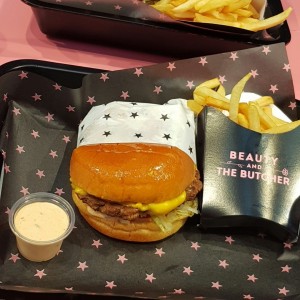 Burger sencilla con skinny fries 