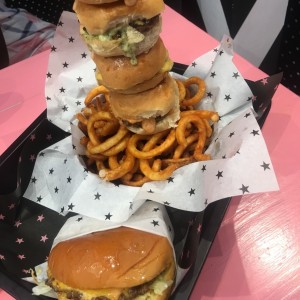 Hamburguesa Sencilla y Slider Tower