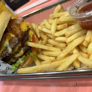 Classic Cheeseburger - La Triple