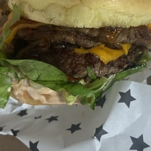 Classic Cheeseburger - La Triple