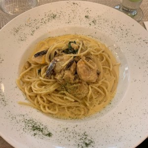 pasta di mare en salsa blanca