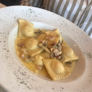 raviolis de pollo con parmesano 