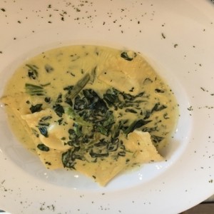 ravioli con espinacas y hongos