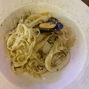 fetuccini con frutos del mar