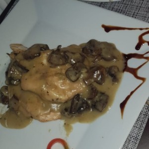 pollo salsa con hongos