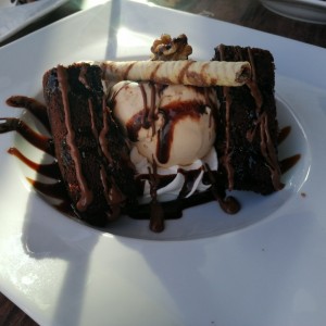 Brownie con helado