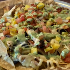 Nachos de Pollo Ahumado