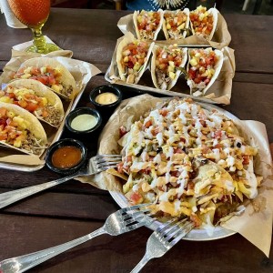 3 Tacos y Nachos de Pollo