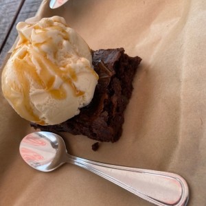 brownie con helado