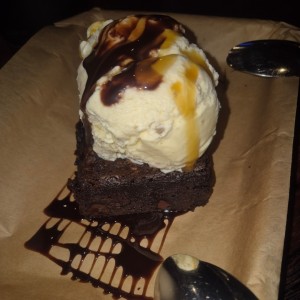 brownie con helado