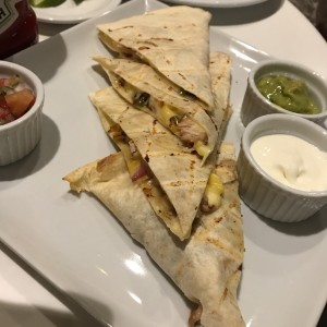 QUESADILLA DE POLLO / CHICKEN QUESADILLA