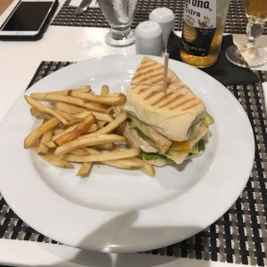 PANINI DE POLLO / CHICKEN PANINI