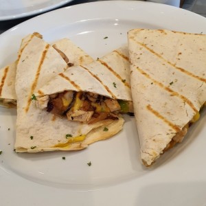 QUESADILLA DE POLLO / CHICKEN QUESADILLA