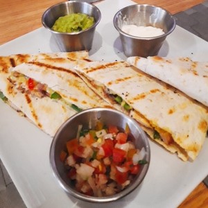 QUESADILLA DE POLLO / CHICKEN QUESADILLA