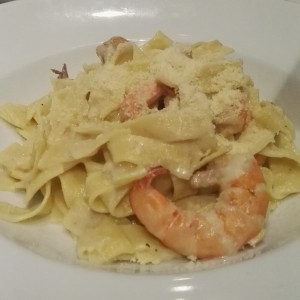 fettucini con camarones 