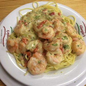 spaguetti con camarones.