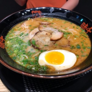 Ramen - Volcano Ramen con picante a lado 