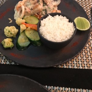 Corvina en salsa de mariscos