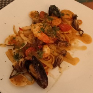 Pastas - Frutti di mare al ajillo