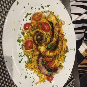 pulpo al grill con linguini