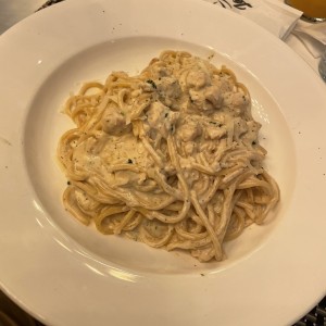 Spaghetti Alfredo y pollo