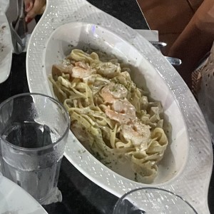 Fettuccini con camarones