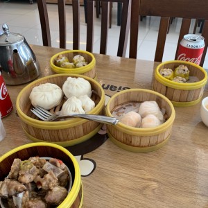 siu mai, hampao, ha kao y costillitas al vapor, todo excelente!