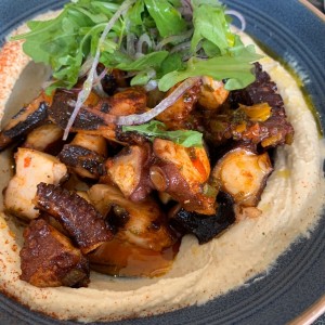 pulpo con hummus 