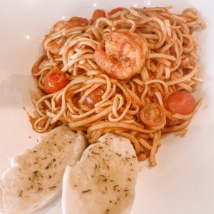 Pasta con Langostinos y Curry