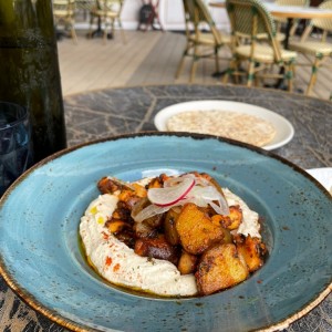 Pulpo con Hummus