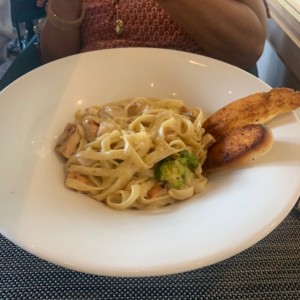 Fettuccini con Pollo al Grill