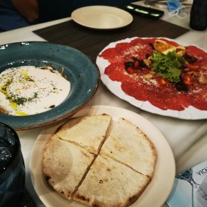 Carpaccio de carne y entrada de berenjenas ?