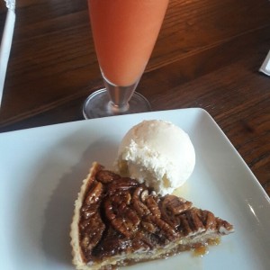 pecan pie con ponche de frutas