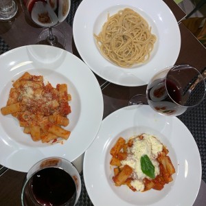 amatriciana, cacio e pepe, stracciatella y vino tartufo nero 