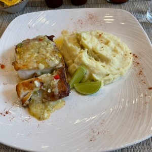 Corvina al ajillo.