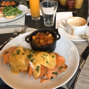 Huevos Vendictinos con salmon