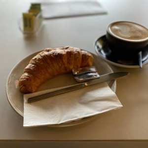 Croissant y Capuccino