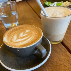 capuchino y freppe de dulce de luche 