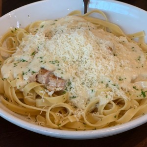 pasta Alfredo con Pollo