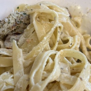 Amazing Alfredos - Fettuccine Alfredo