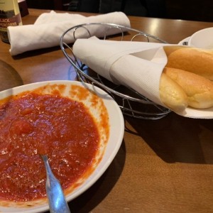 bread sticks con salsa marinara